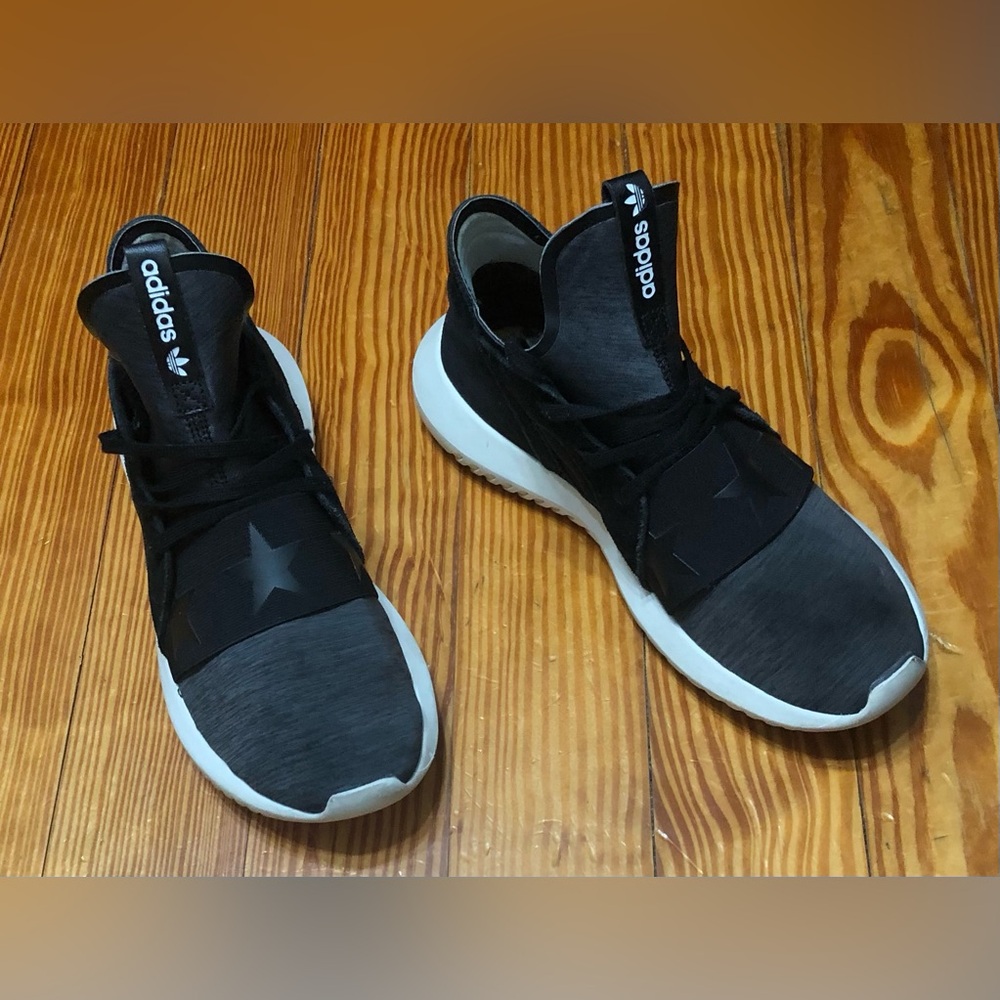 Adidas original Rita ORA Tubular Defiant Star Black and White Sneakers.6-1/2-7